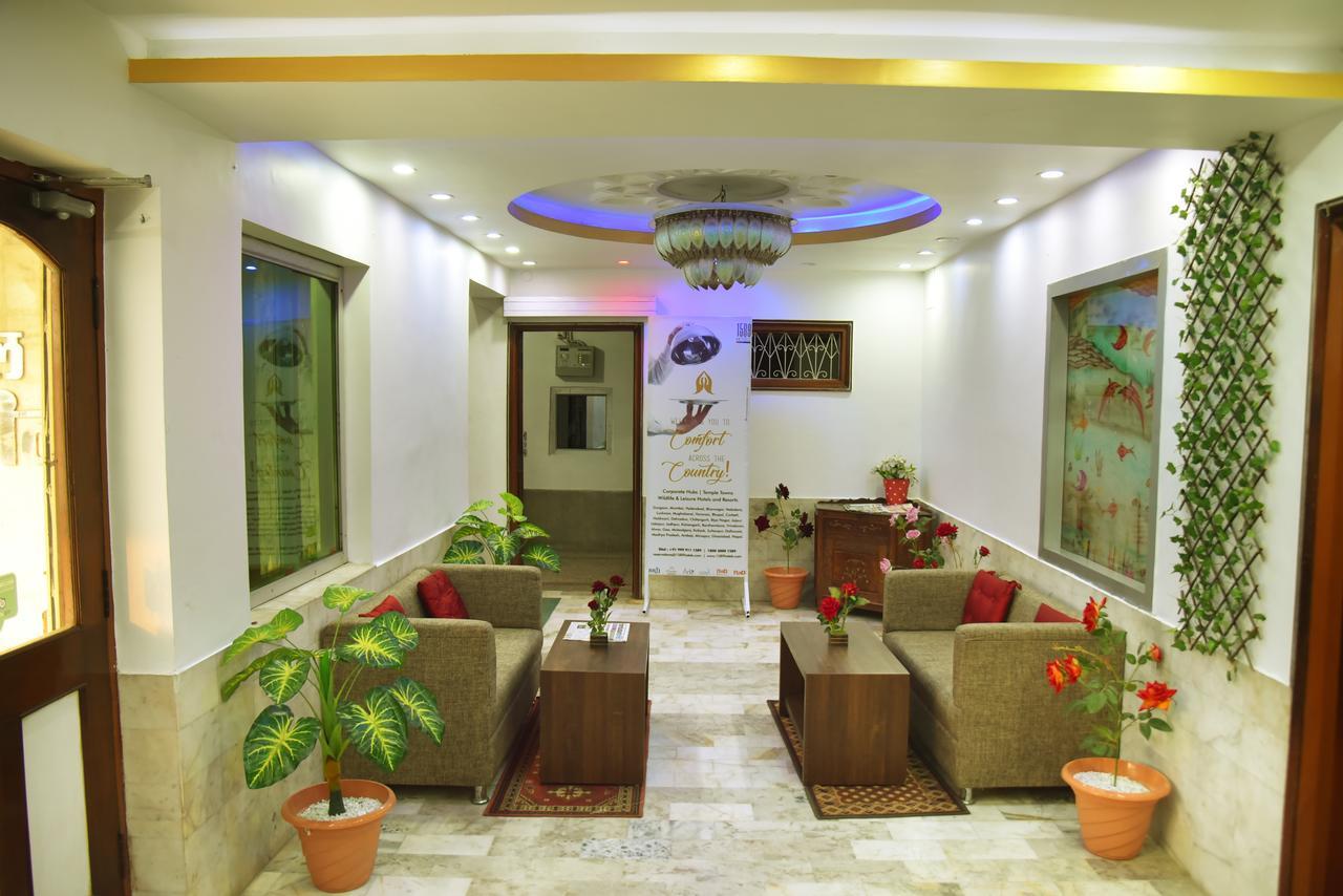 Rnb Select Vijay Delux Sultānpur Exterior foto